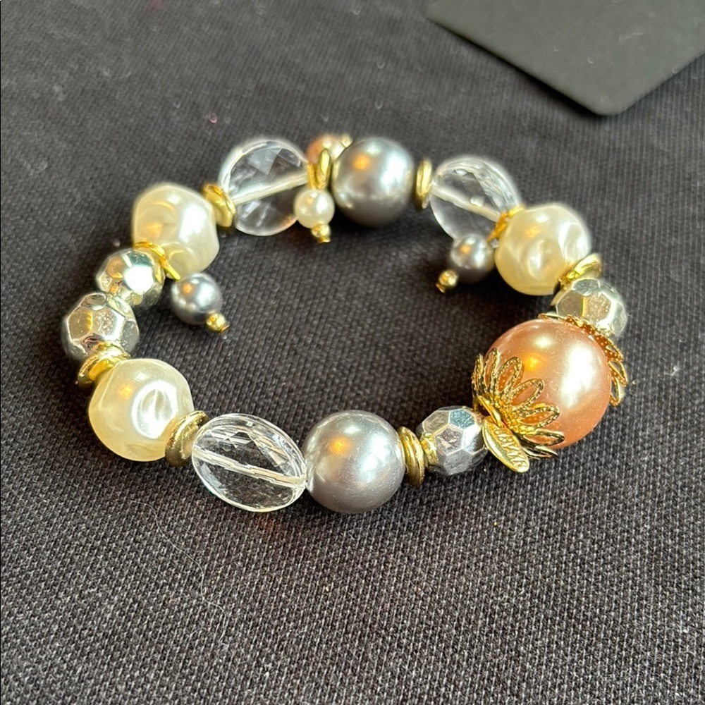 🎉4/30$🎉 Elegant Gold and Silver Beaded Bracelet